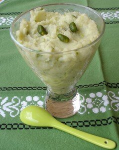 Purée de pommes de terre à la pistache recettes dessert Serment tibétain, pèlerinage lyonnais, trinité de mousse au chocolat divine (nature, éclats de fèves, pistache)