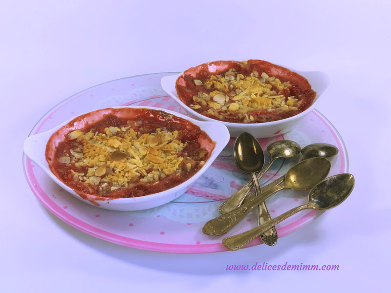 Crumble aux fraises et aux amandes effilées
