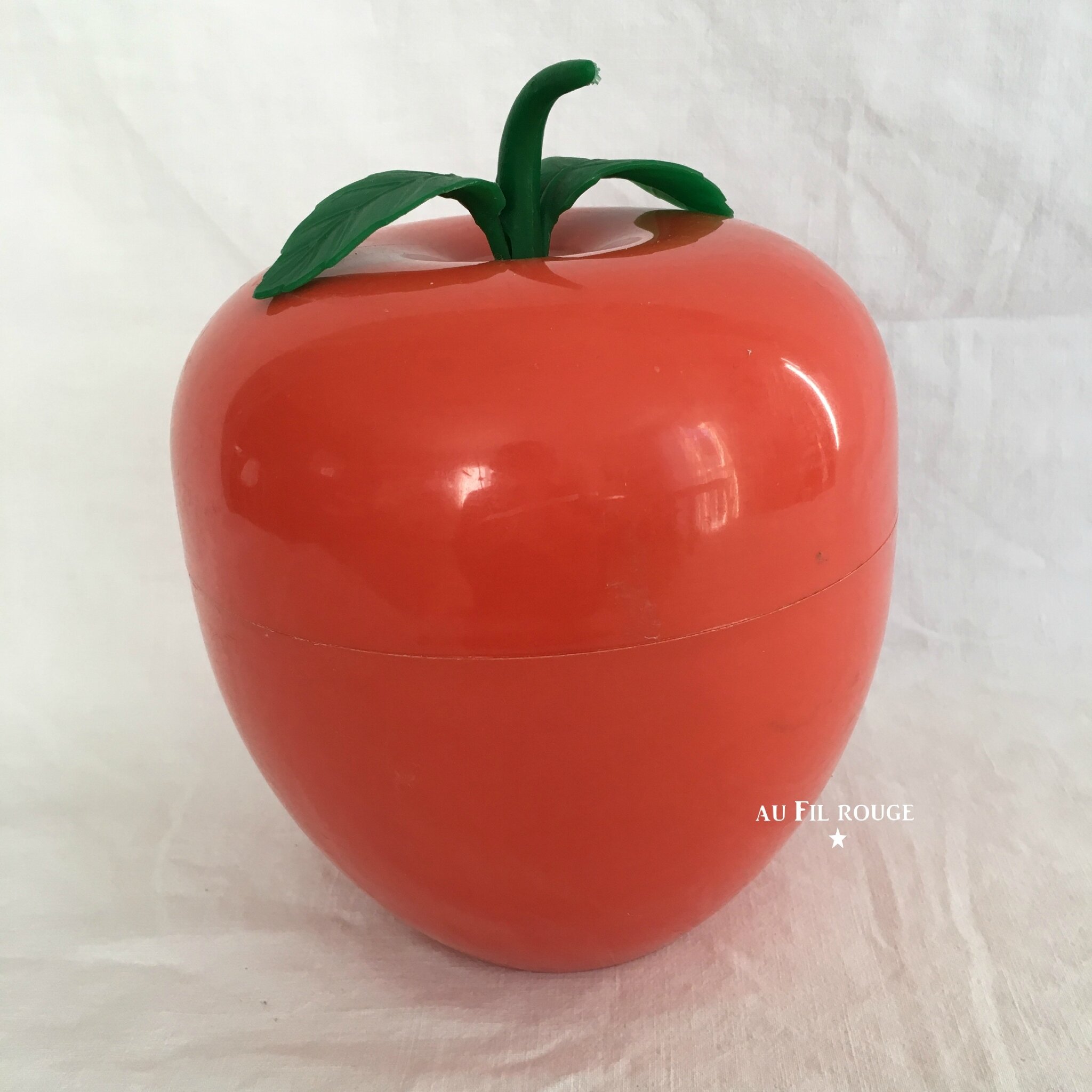 Pomme orange à queue