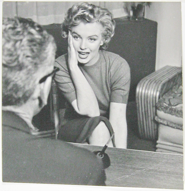 1952-01-Beverly_Carlton_hotel-day2-sitting04-interview-060-1-by_halsman-1a