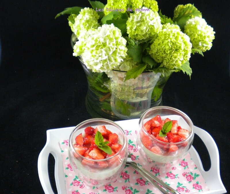 Panna cotta pistache et tartare de fraises