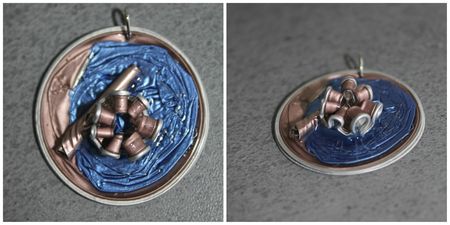 Pendentif rose et bleu