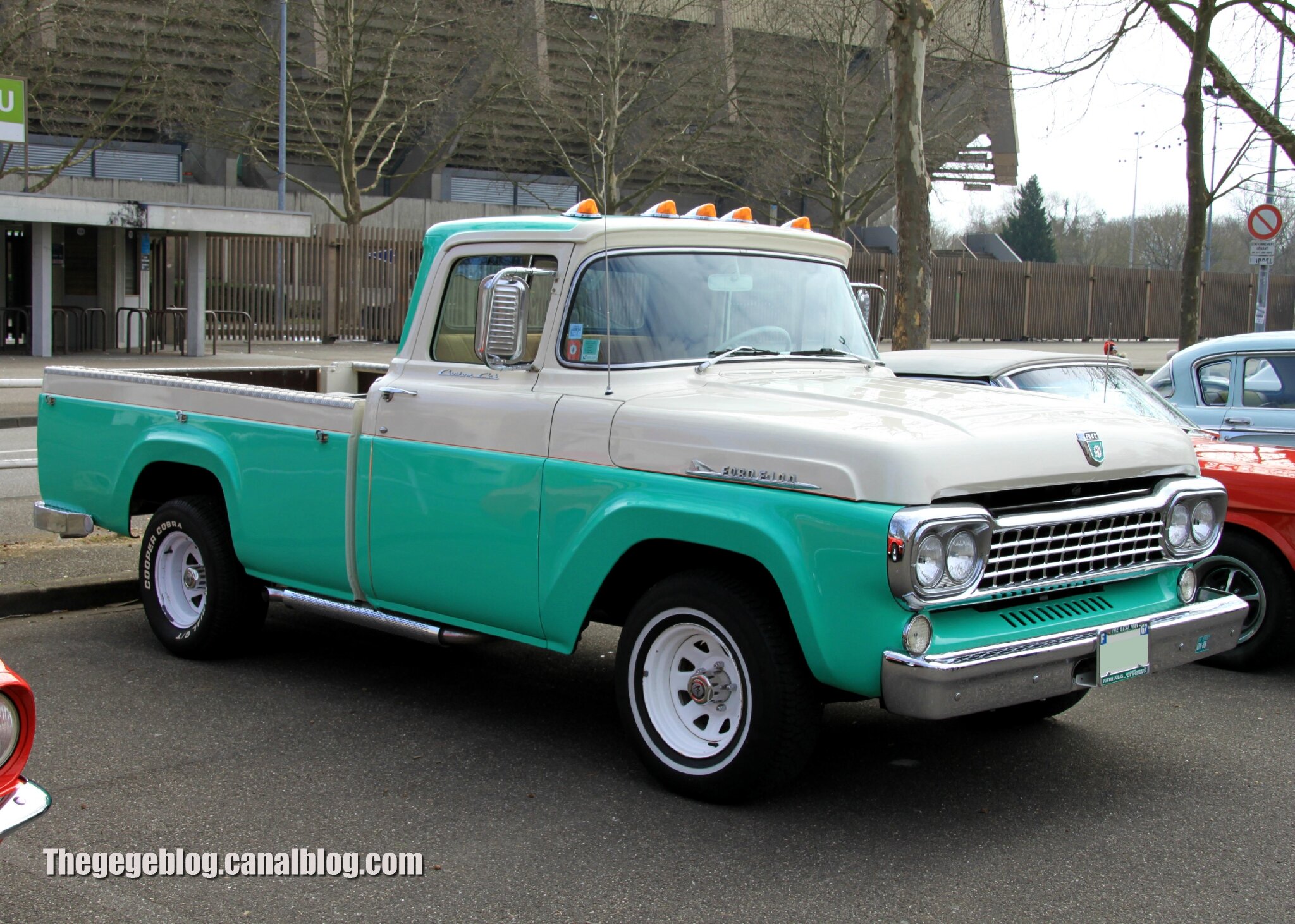 Ford F100 pick-up de 1958 (Retrorencard avril 2013) 01