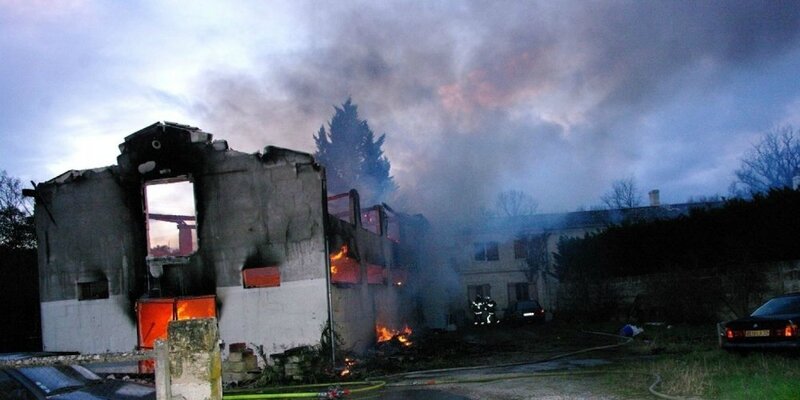 n garage ravagé par un incendie