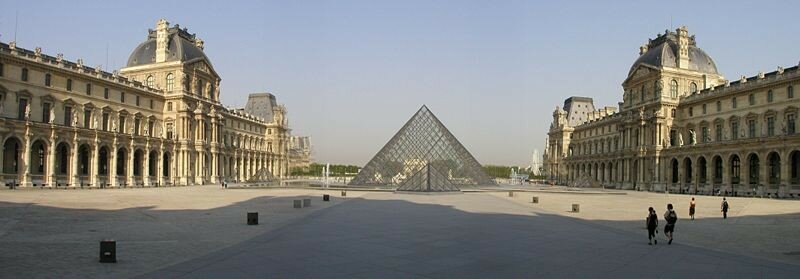 800px_Louvre_Pyramide_2
