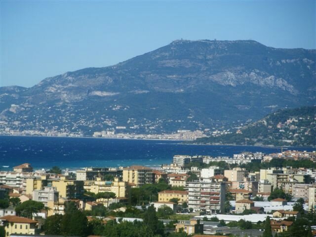 Mentone visto dal Cedro
