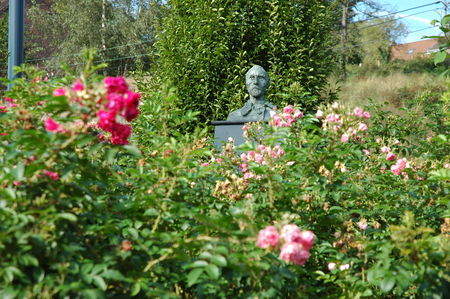 Place_St_Pierre___Buste_2