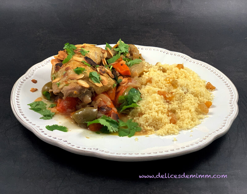 Tajine de poulet aux olives et aux amandes 3