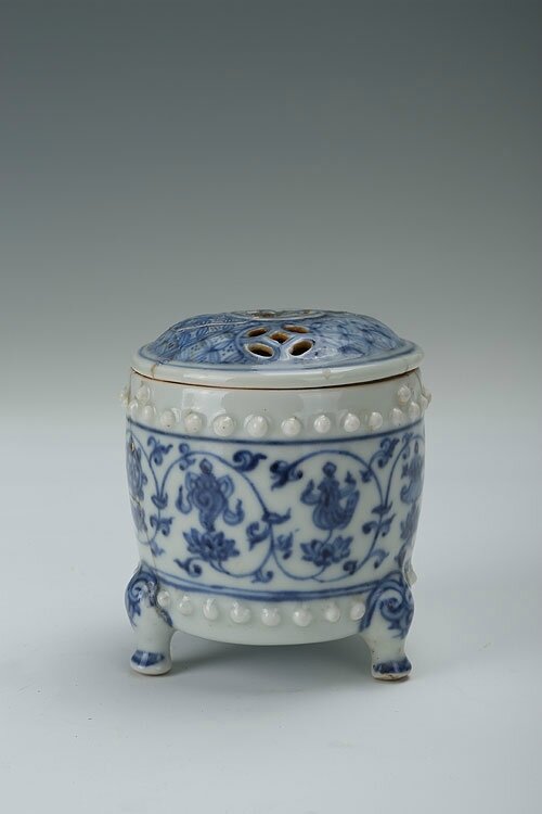 Blue-and-white drum-like censer with interlocking eight-treasure patterns, Chenghua period (1465-1487)