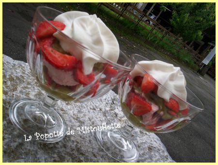 recettes dessert Glace à la fraise et sa compotée de rhubarbe