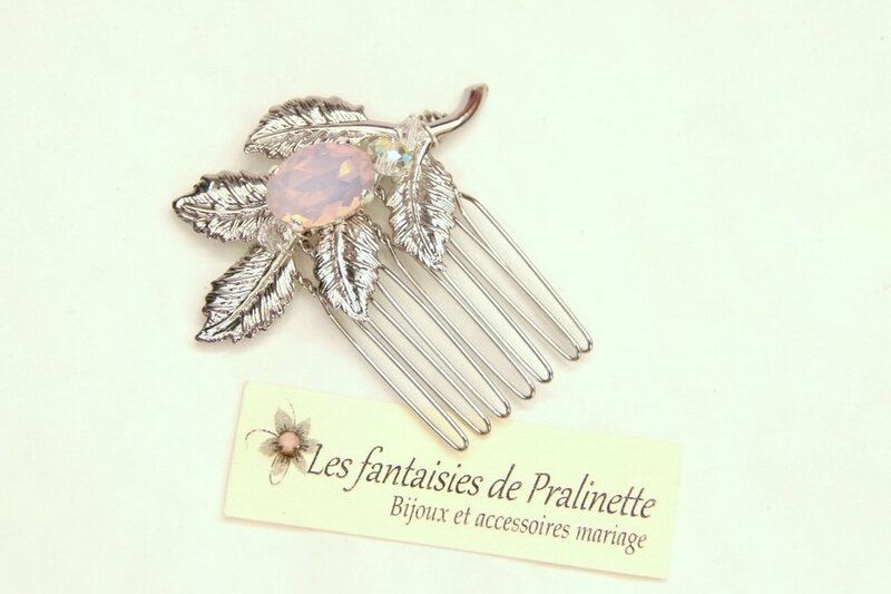 peigne-mariage-feuilles-argentees-et-cabochon-en-cristal-rose-opal