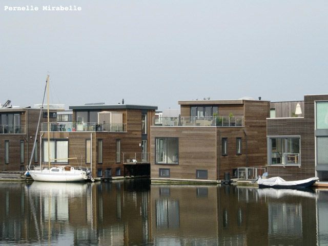 maison sur l'eau-pernelle