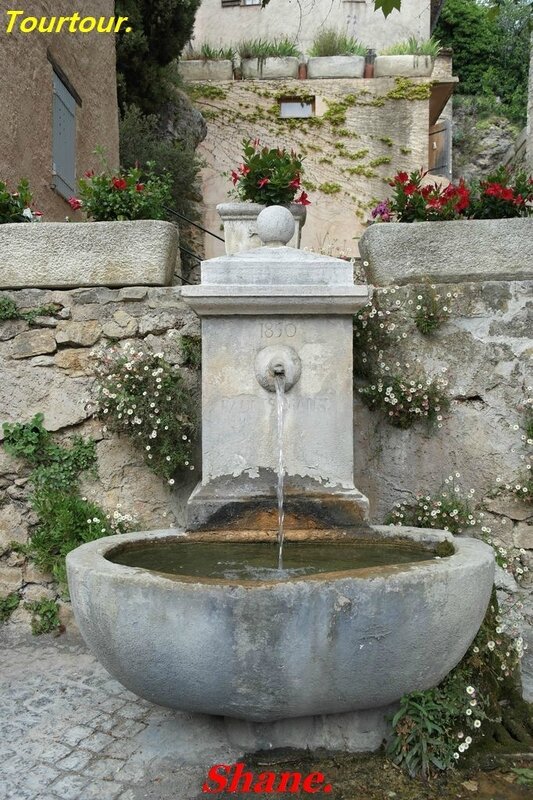 la fontaine de la Placette à Tourtour (2)