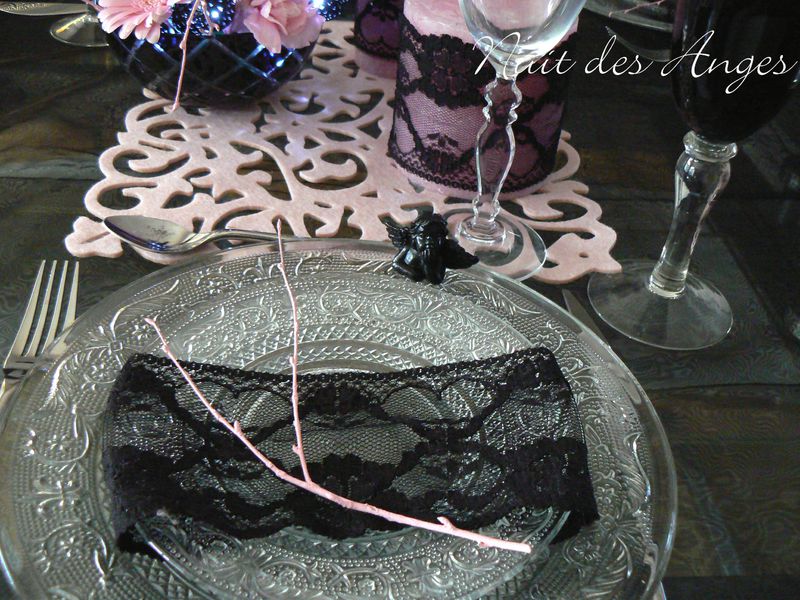 Nuit des anges décoratrice de mariage décoration de table noir et rose 004
