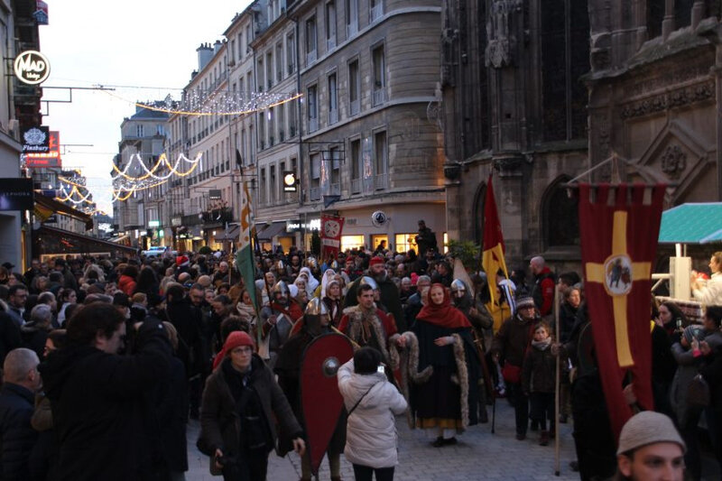 rue-st-pierre-parade-caen-854x569
