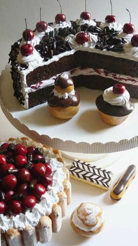 Charlotte aux cerises, Forêt noire et petits gâteaux