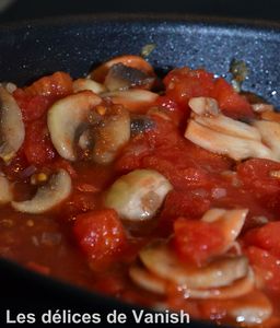 champignons de paris - sauce tomate - préparation lasagnes