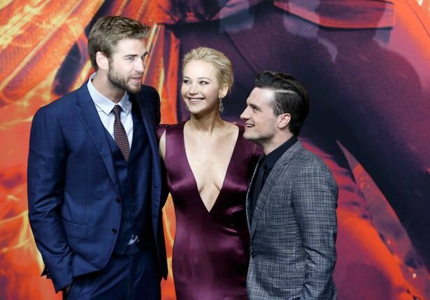 Cast-members-Liam-Hemsworth-Jennifer-Lawrence-and-Josh-Hutcherson-pose-as-they-arrive-for-the-world-premiere-of-The