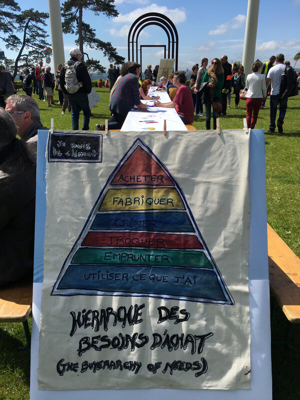 Marche pour le climat_Avranches_2019_défilé_collectif_Il est encore temps sud Manche_troisième_square Thomas Becket