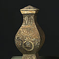 Vase de forme <b>Fang</b> <b>Hu</b>, Chine, Dynastie Han (206 BCE-220 CE)