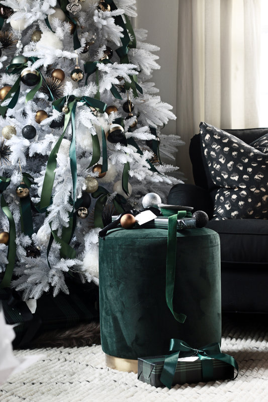 deco_noel_ruban_vert_sapin_blanc