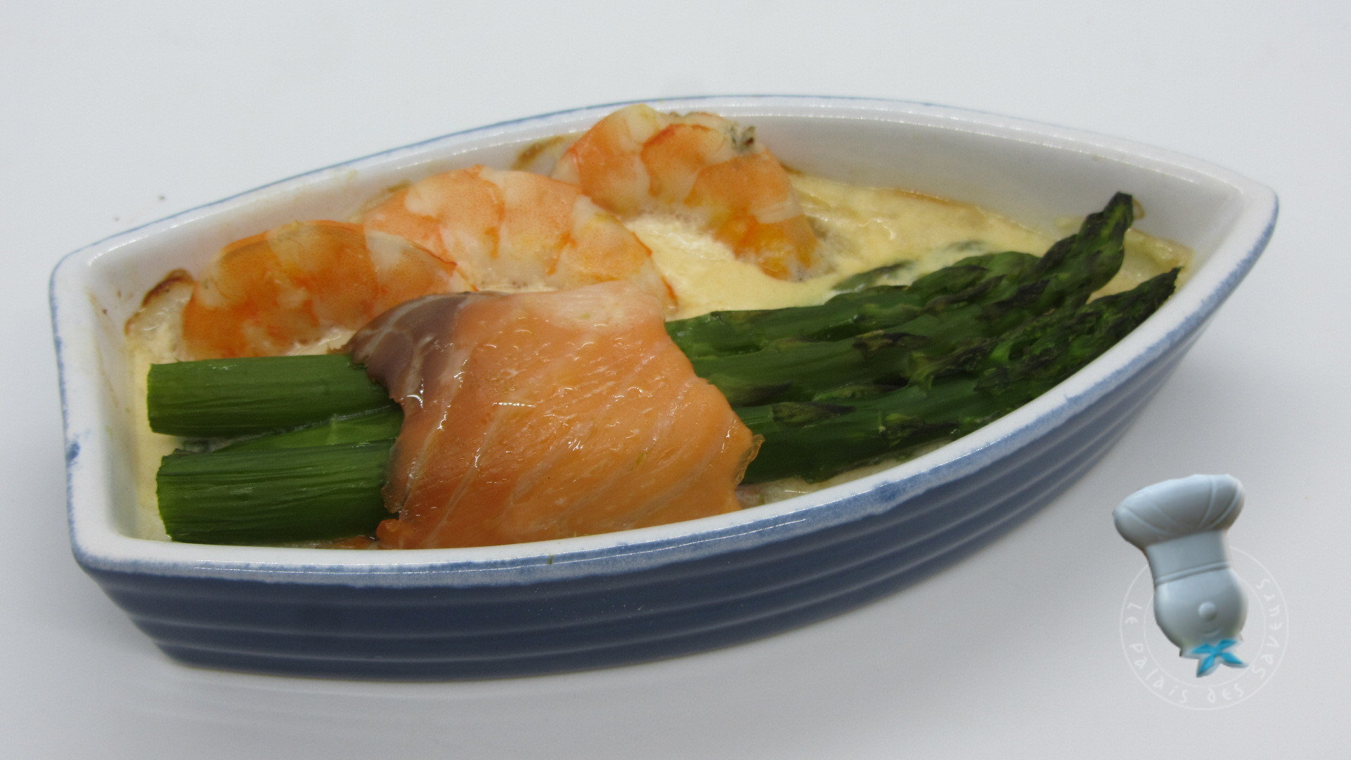 Roulades de saumon aux asperges, sauce crevettes