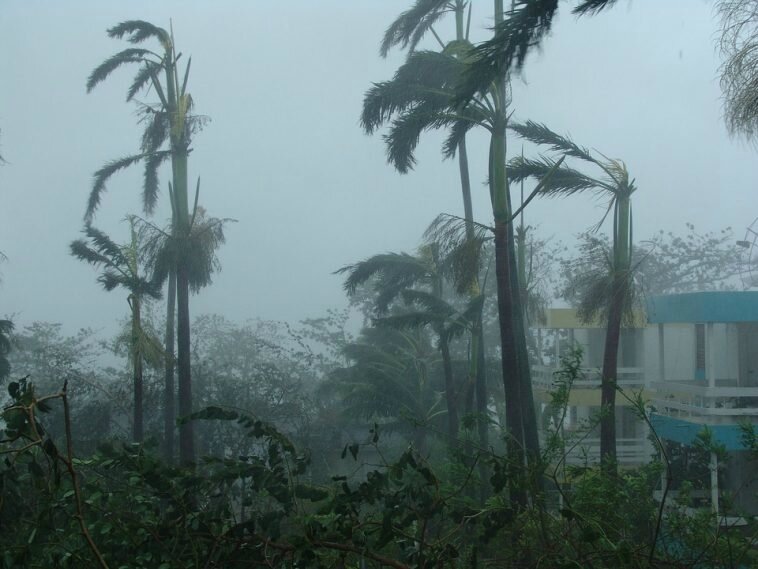Louragan-Irma-menace-Martinique-et-Guadeloupe-758x569
