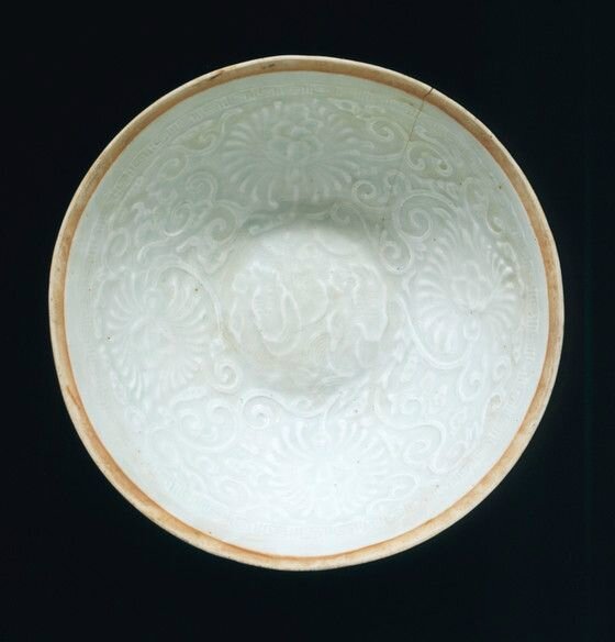 Bowl (Wan) with Chrysanthemum Scrolls, late Southern Song dynasty or Yuan dynasty, about 1200-1368