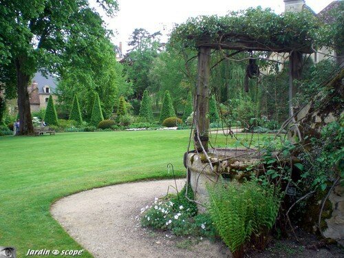 Vers le jardin blanc