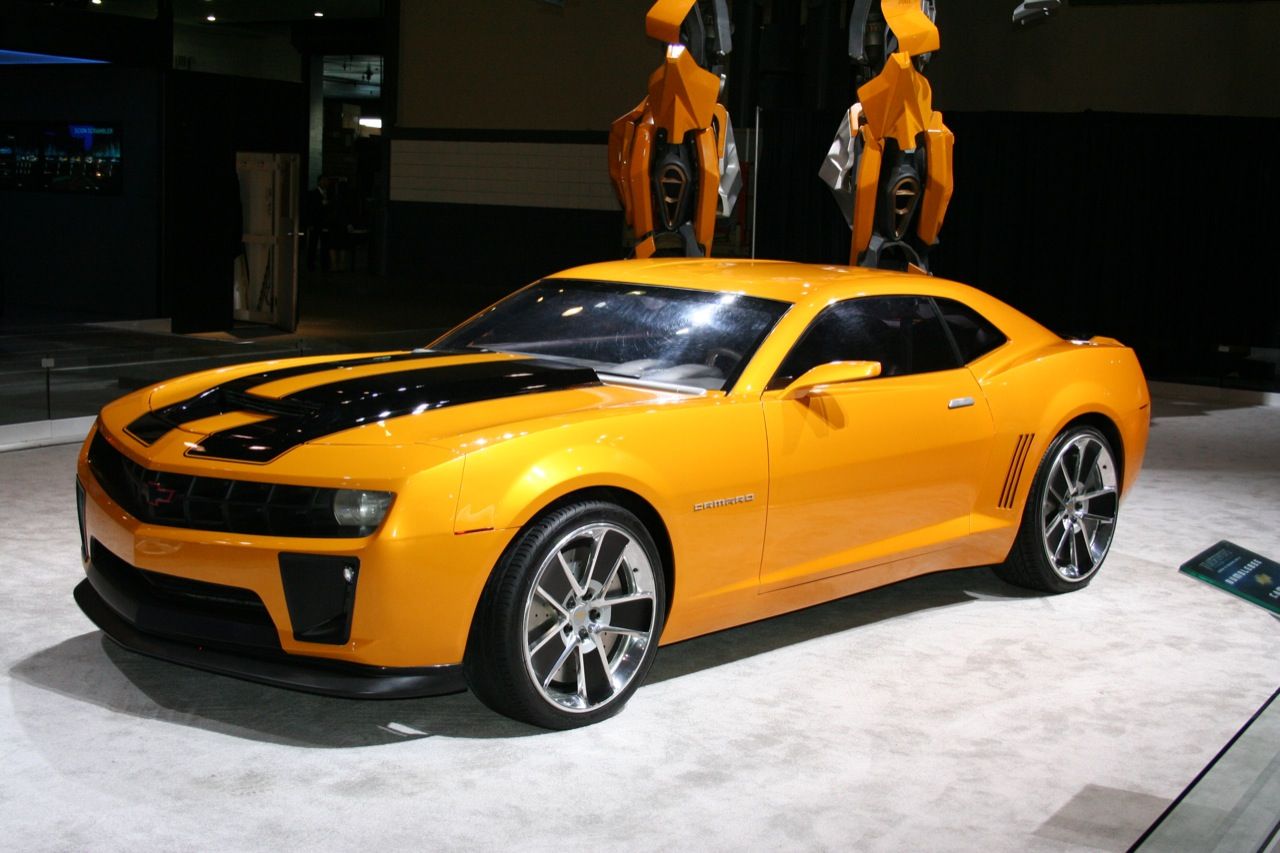 2011_Chevrolet_Camaro_Bumblebee_by_Pinnacle_Limousine_Front_Angle_Picture