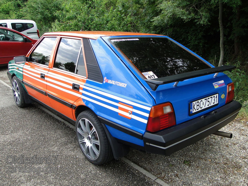 FSO Polonez 1978-1986 (son avant et son arrière proviennent bizarrement d'une Polonez des années 90)-01