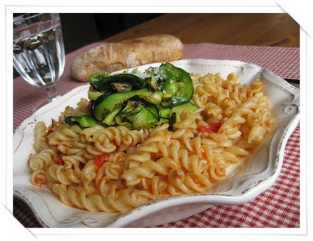 recettes plats recettes legumes Fusilli aux tomates cerises et tagliatelles de courgettes