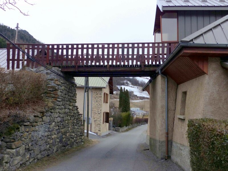 La place (sta ndré d'embrun) (1)