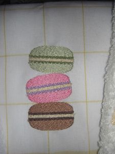 d_tails_broderie_macaraons