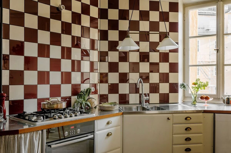 red-white-checkerboard-backsplash-tiles-vintage-home-nordroom