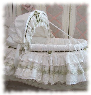 off_white_green_moses_basket_019_1_