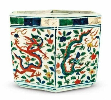 A wucai ‘dragon’ hexagonal box and a cover, Wanli mark and period, Collection of the National Palace Museum, Taipei
