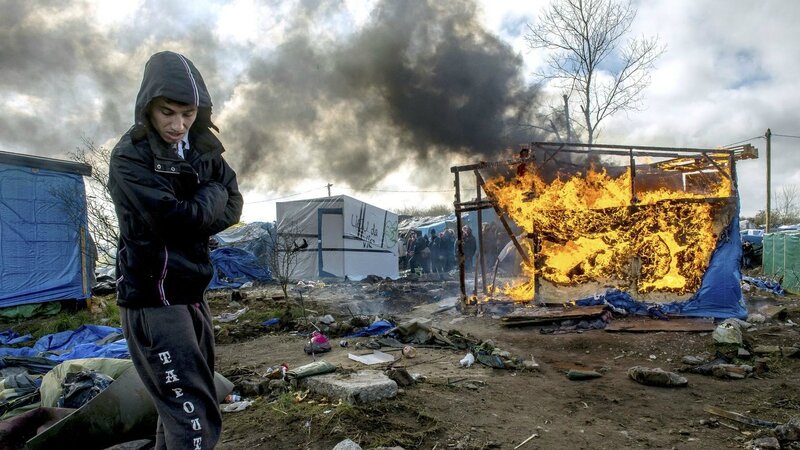 des-abris-incendies-le-3-mars-2016-dans-la-jungle-a-calais_5558211