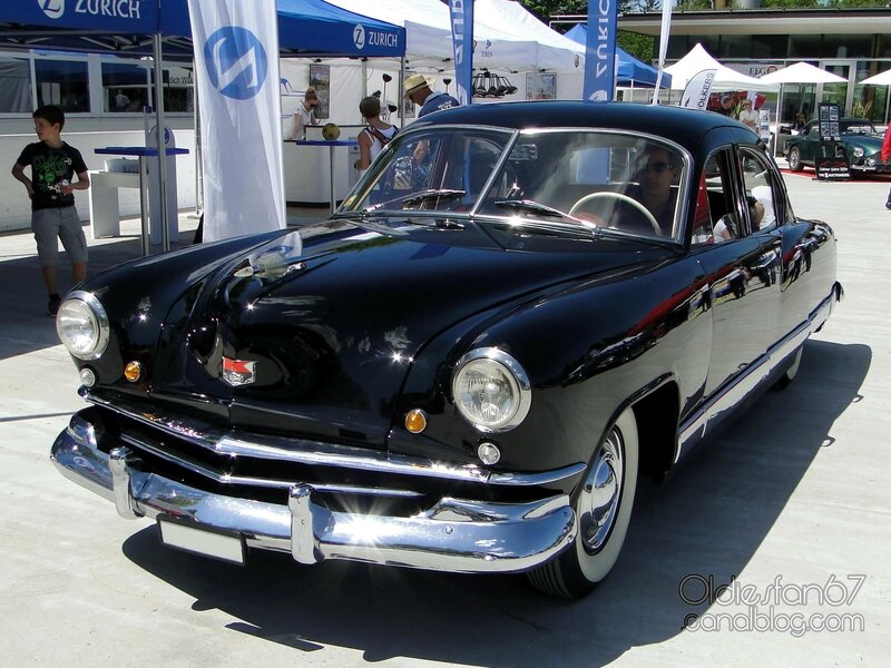 kaiser-deluxe-sedan-1951-1