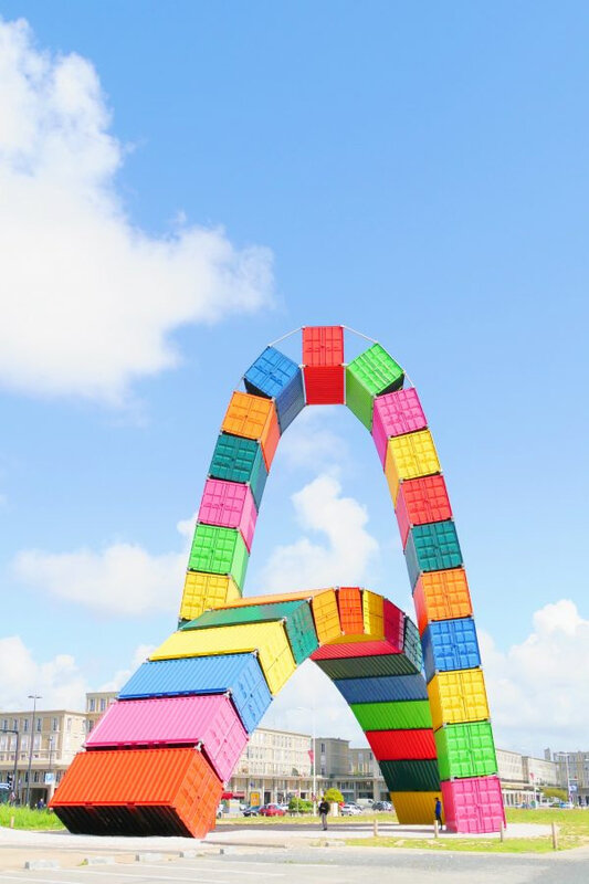 Catène-de-containers-oeuvre-de-Vincent-Ganivet-Le-Havre-500-ans-photo-usofparis-blog-600x900