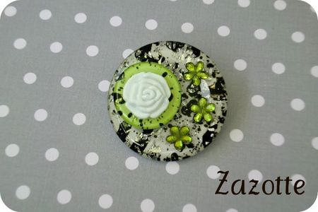 broche fleur verte