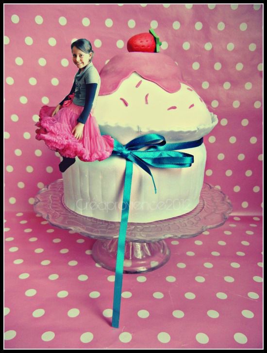 mae giant cupcake