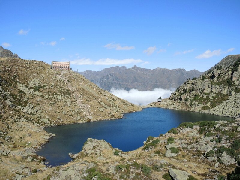 Lac de la Glère, refuge et lac (65)