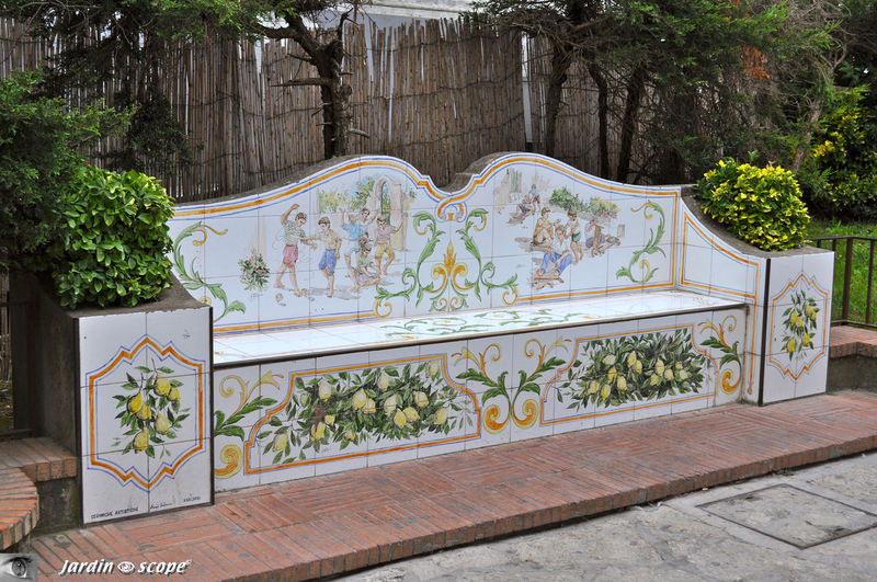 Banc en faïence à Capri (Italie)