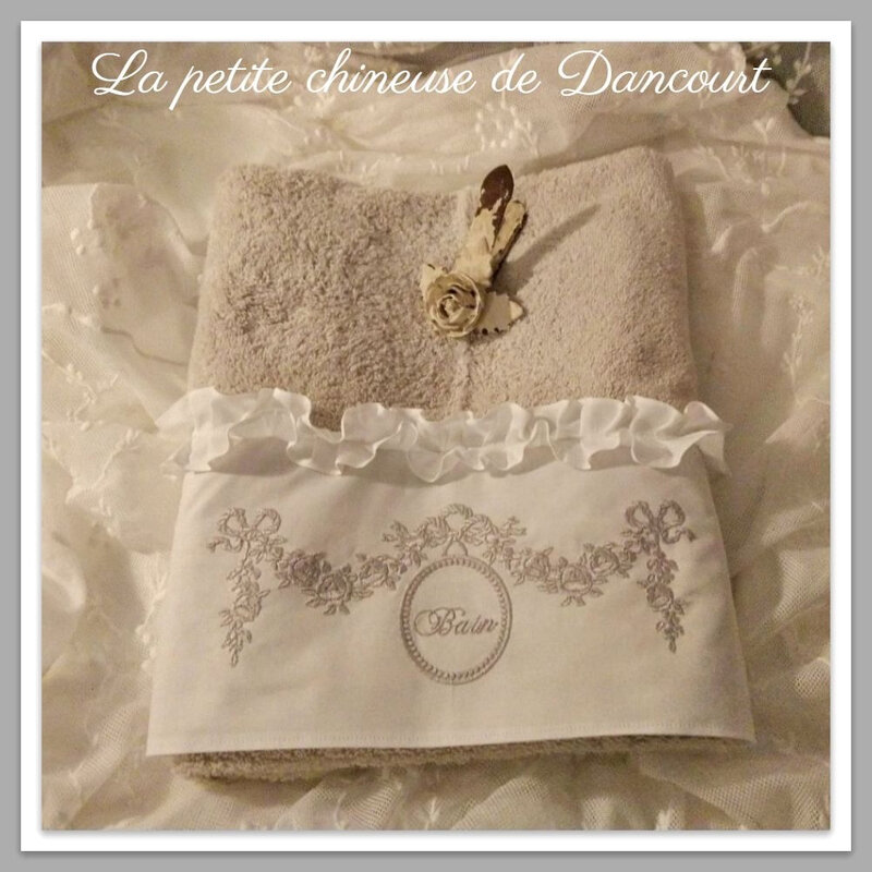 Serviette de Toilette Marie-Antoinette gris perle la petite chineuse de Dancourt