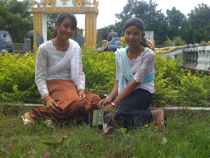 Leakhena and Pisey at Pagoda