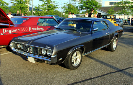 Mercury_cougar_hardtop_coupe_de_1969__Rencard_du_Burger_King_mai_2011__01