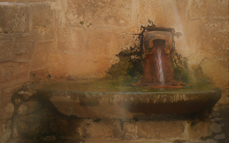 fontaine chaude aigues