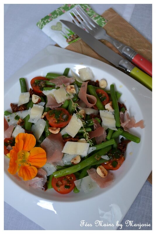 Salade haricots verts, tomates, speck, parmesan et noisettes