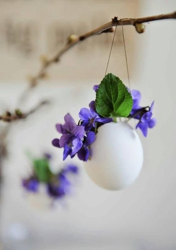 easter_egg_vase_violets